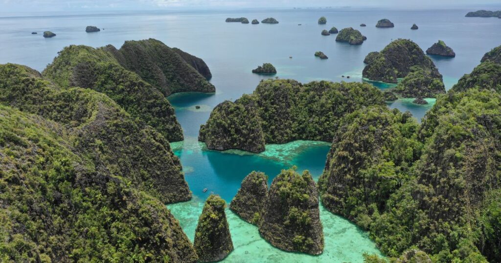 Pulau-pulau tersembunyi di Raja Ampat (Sumber: Ditras Family - Pexels)